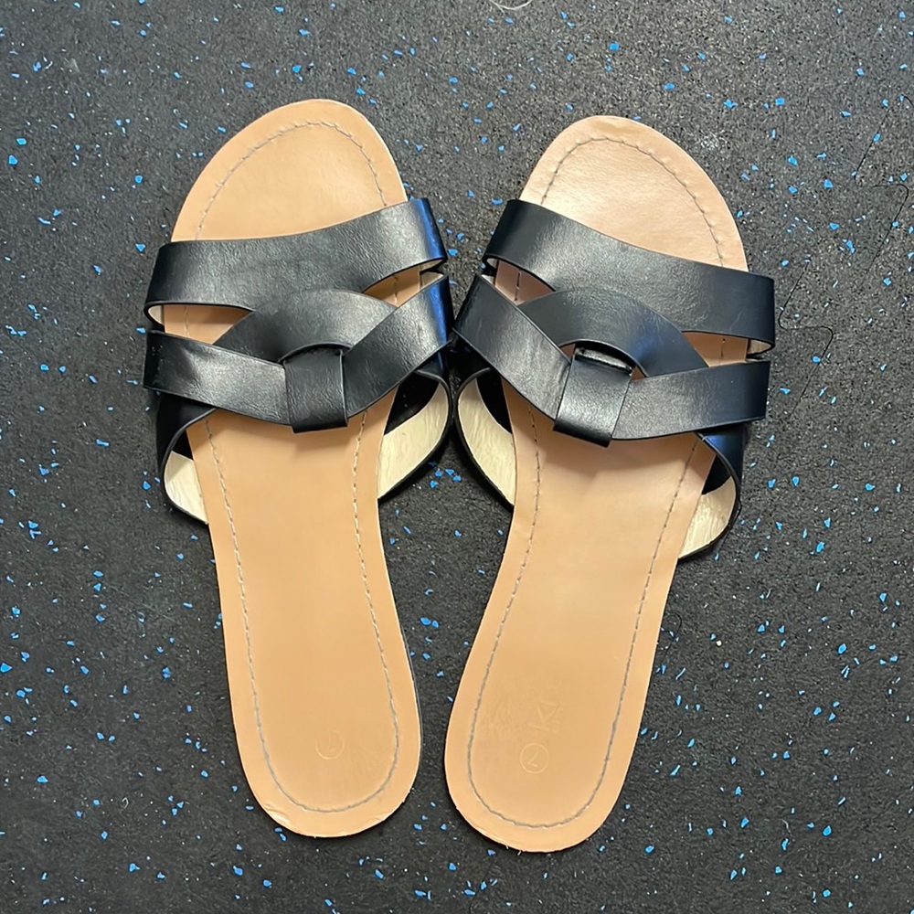 Black sandals (Size 7)